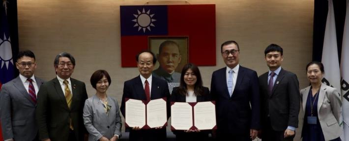 The Department for Youth, Taipei City Government, signs a Memorandum of Understanding for the International Student Internship Program with Nagoya City University, Japan.