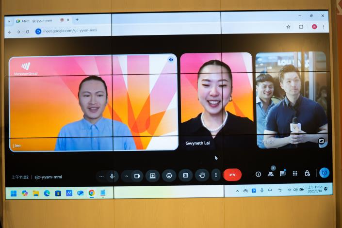 Mayor Wan-an Chiang has a video call with Gwyneth, a Taipei youth currently doing an internship in Bangkok, Thailand, and her department supervisor.