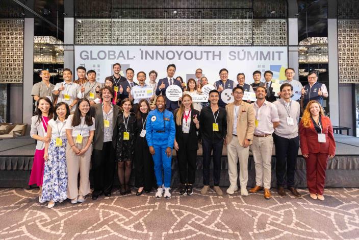All the special guests and speakers at the Global InnoYouth Summit take a group photo.