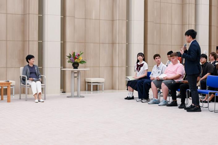 Taipei City youth representatives conveyed to Tokyo Governor Yuriko Koike the city's willingness to collaborate with other cities to create a shared future.