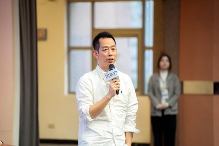 Yo-kai Express Founder and CEO Andy Lin delivers his remarks.