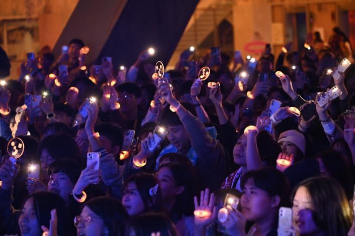 Figure 11: 2025 Taipei Youth Dream Life Festival Highlights – Youths singing together as one.