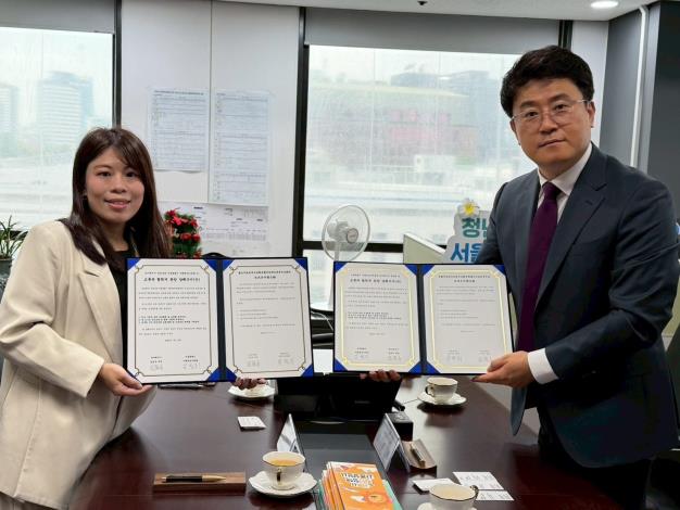 Figure 3: The Department of Youth met with Kim Cheol-hee, Representative of the Future & Youth Planning Bureau of the Seoul Metropolitan Government, to renew the Memorandum of Understanding (MOU) on youth affairs cooperation, further strengthening Taiwan-Korea youth policy collaboration and city-to-city exchange.
