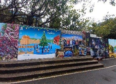 Beautified fencing with printed canvas
