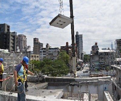 Four-point hoisting of dismantled structural components