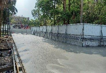 Construction gate fencing and pedestrian walkway
