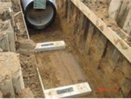 Placement of cushion blocks and rubber pads at the bottom of cut-and-cover section