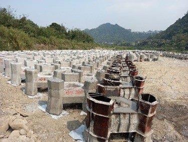 On-site casting of concrete armor blocks