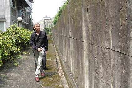 擋土牆、排水孔應時時檢視，排水溝應清淤