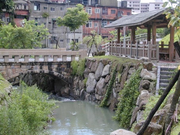 親水文學步道溪畔涼亭­