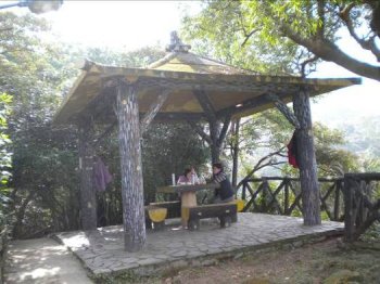 復興園上方水泥涼亭