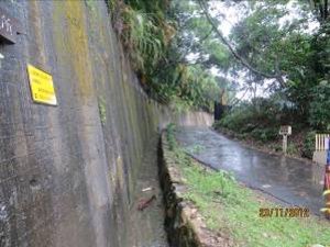 圖2 人工邊坡標示牌