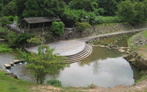 配合溪溝流域較廣處設置之親水平台,最受小朋友喜愛,是很受歡迎之親子活動空間_2