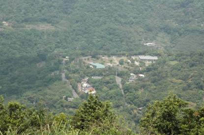 圖3、內雙溪自然中心位於群山之間，被完整的低海拔森林生態系包圍，有多樣豐富的生物。