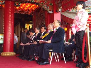 附圖2、丁副市長庭宇代表受贈