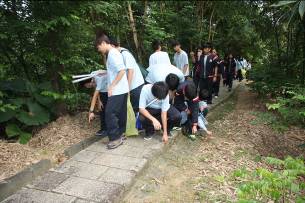 附圖1、萬芳高中(附設國中部)全體師生齊淨山
