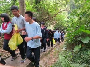 附圖5、萬芳高中(附設國中部)全體師生齊淨山