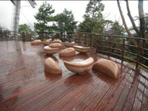 戀人平台有討喜的「筊杯月娘椅」