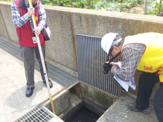 大地處會同專業技師檢查水土保持設施,輔導維護管理