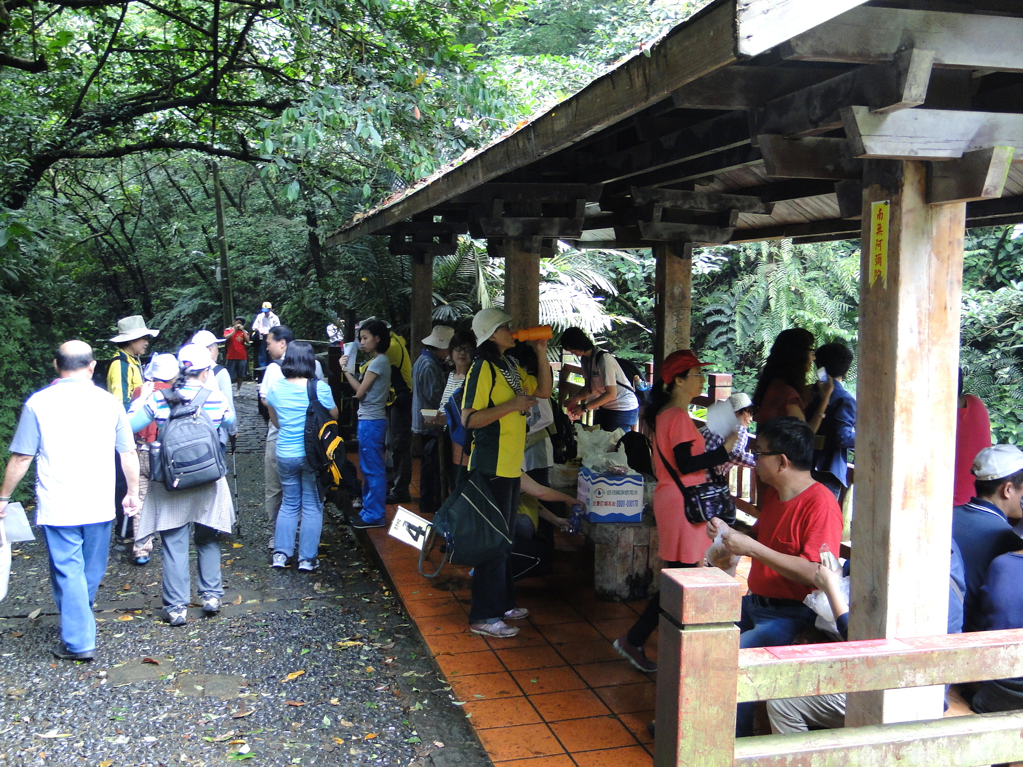 信義區虎山溪步道休憩涼亭