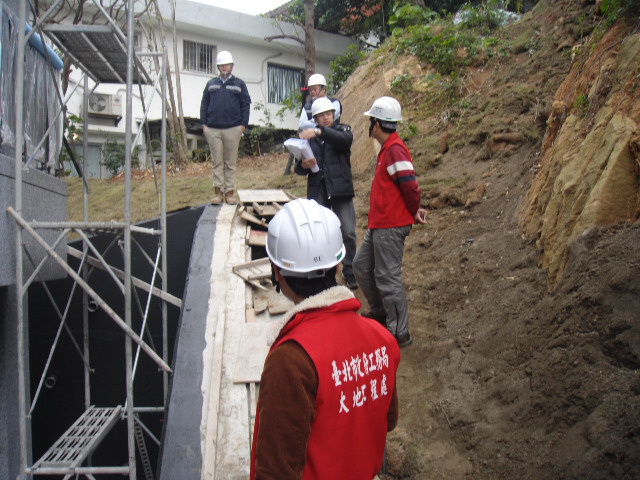 大地處與專業技師赴現場進行水土保持計畫施工抽查