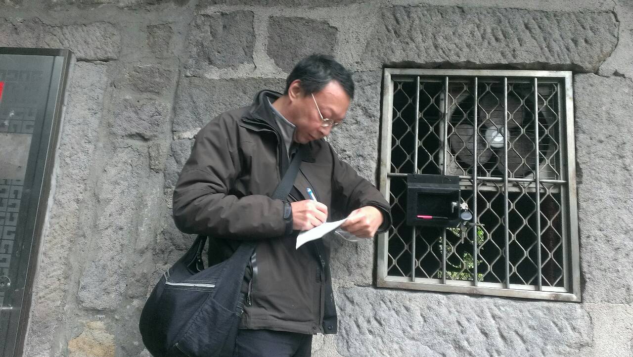 李瑞光工作照(巡邏箱簽到)