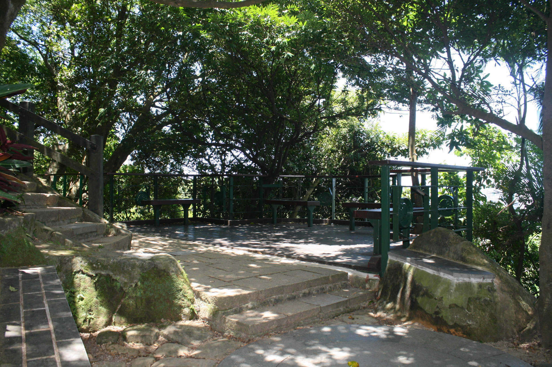 永春崗步道平台-往一線天叉路口