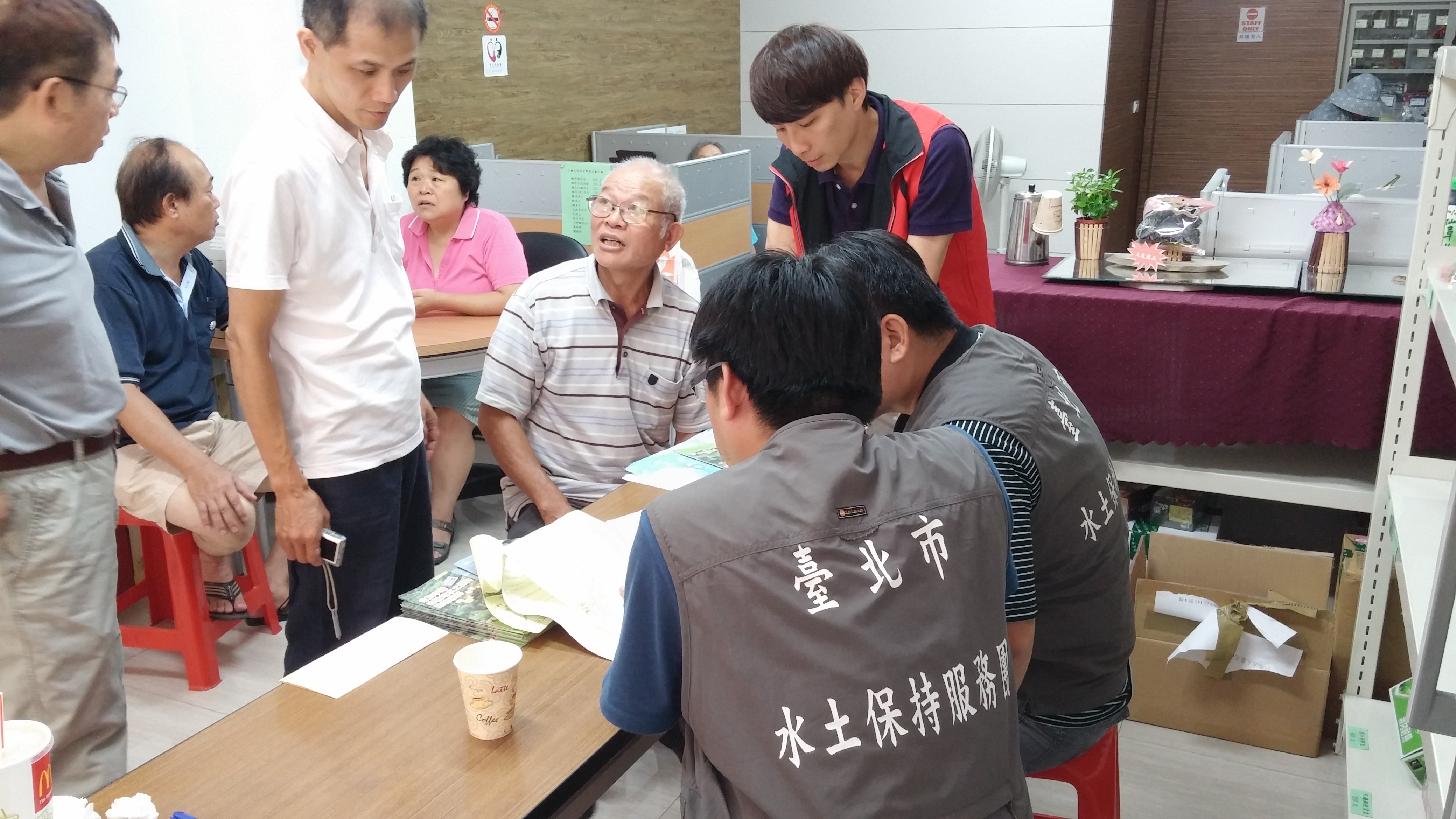 照片4 水土保持服務團走動式服務
