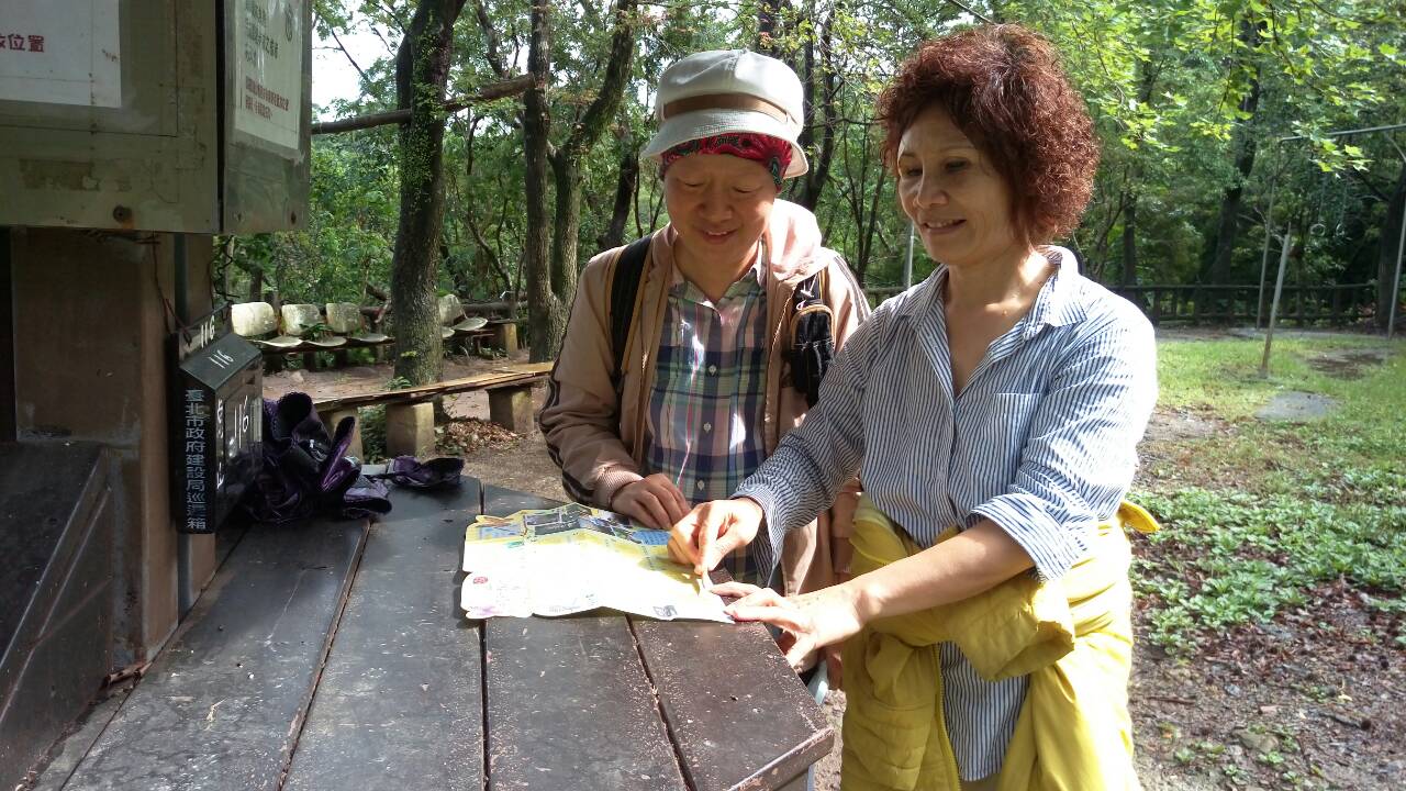 民眾參加親山步道拓印活動