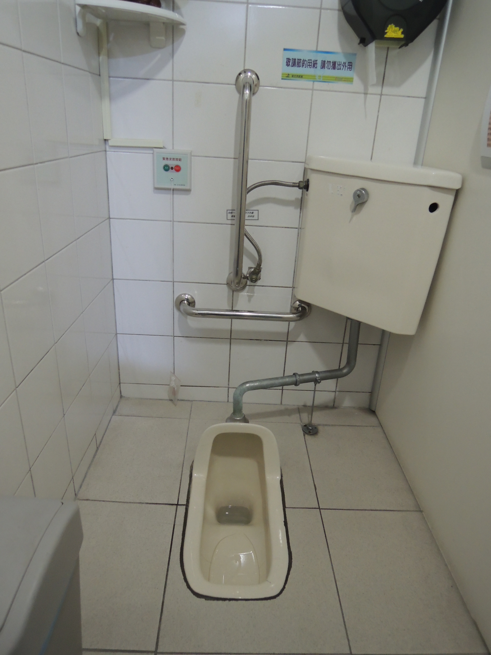臺北市士林區公所無障礙廁所（倒T型扶手）