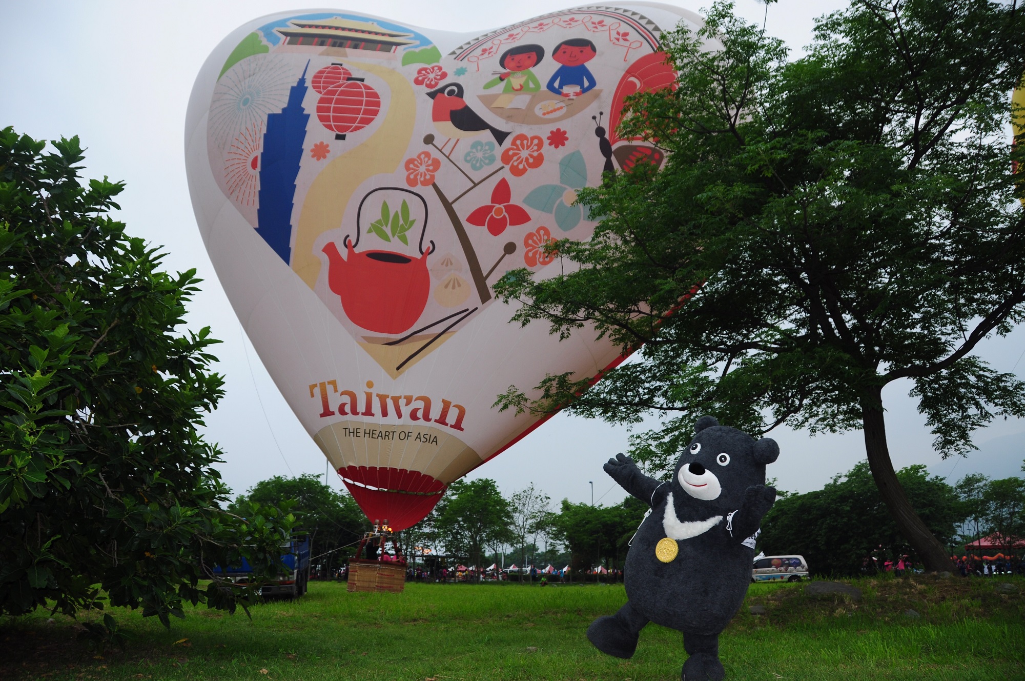 熱氣球冉冉升空，世大運宣傳大使熊讚興奮的熱氣球初體驗