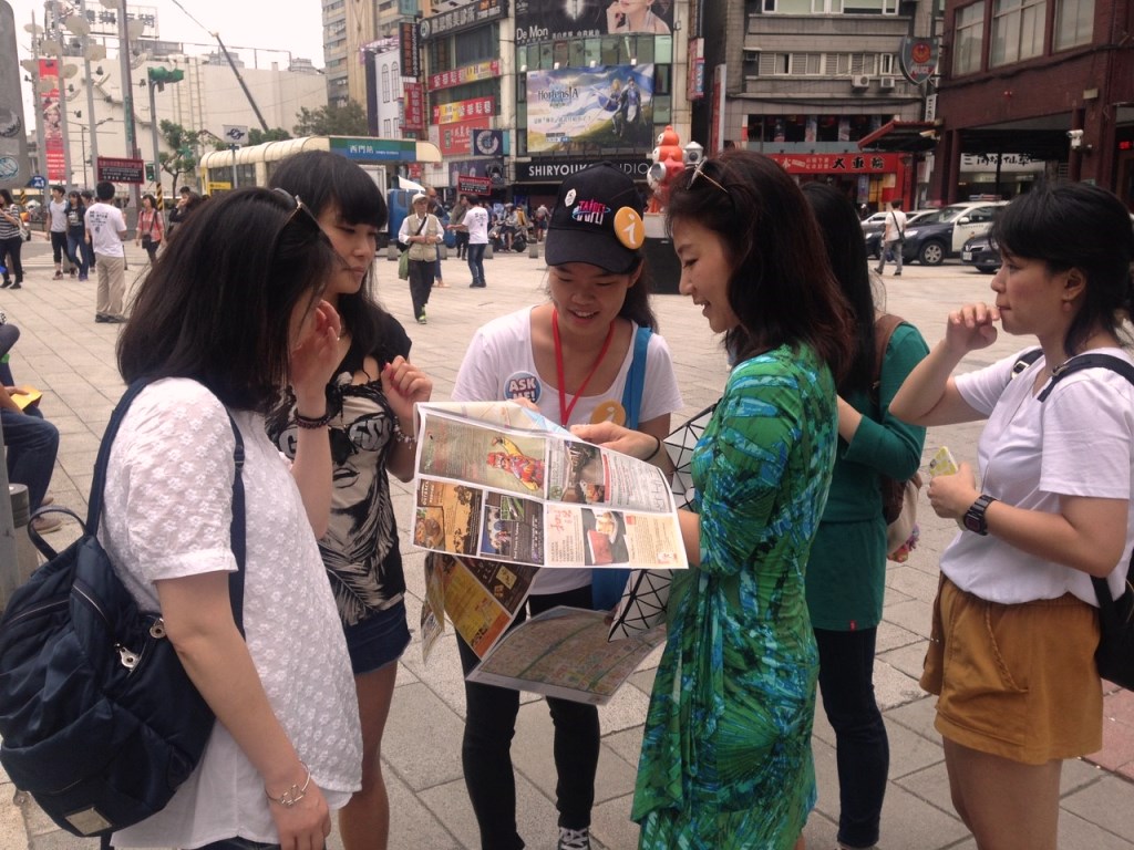去年年底於西門町試辦的走動式觀光旅遊諮詢服務
