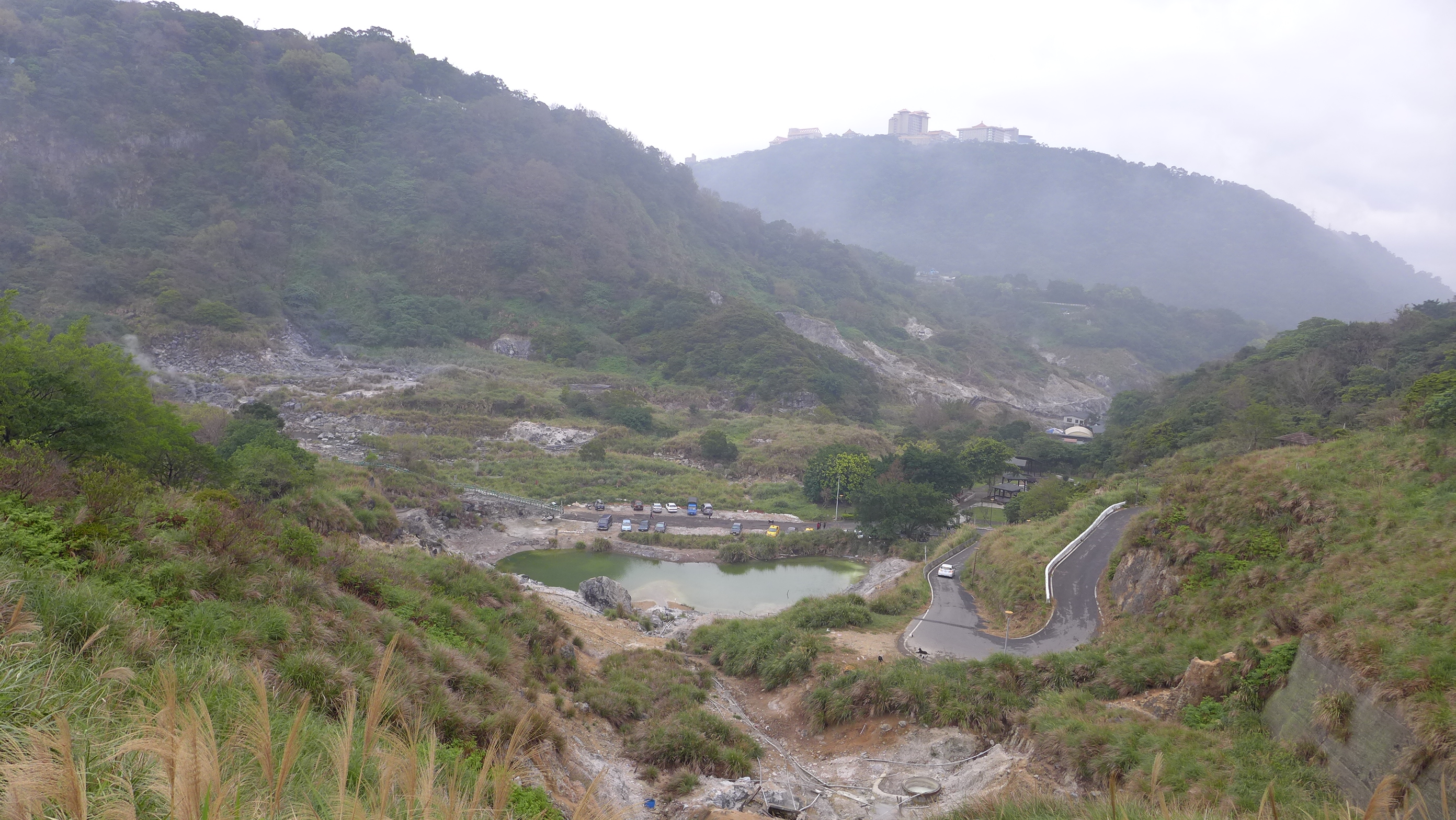 步道遠眺山谷景觀