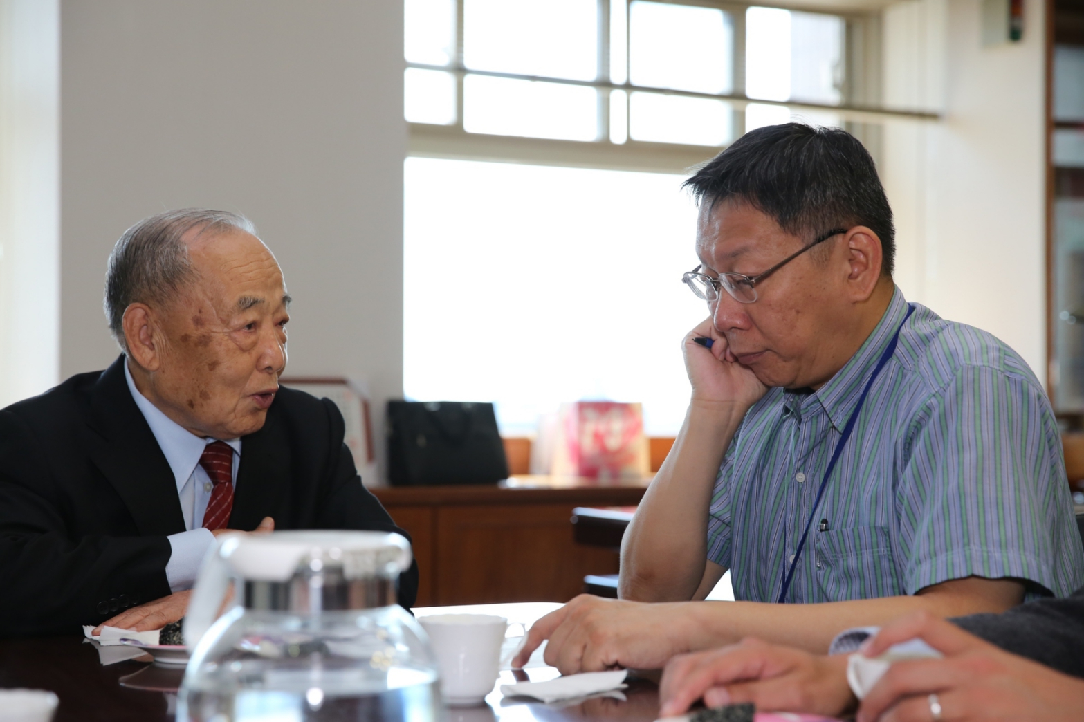 照片-柯市長與資訊界大老果芸就雲端資訊促進中小企業發展等議題交換意見