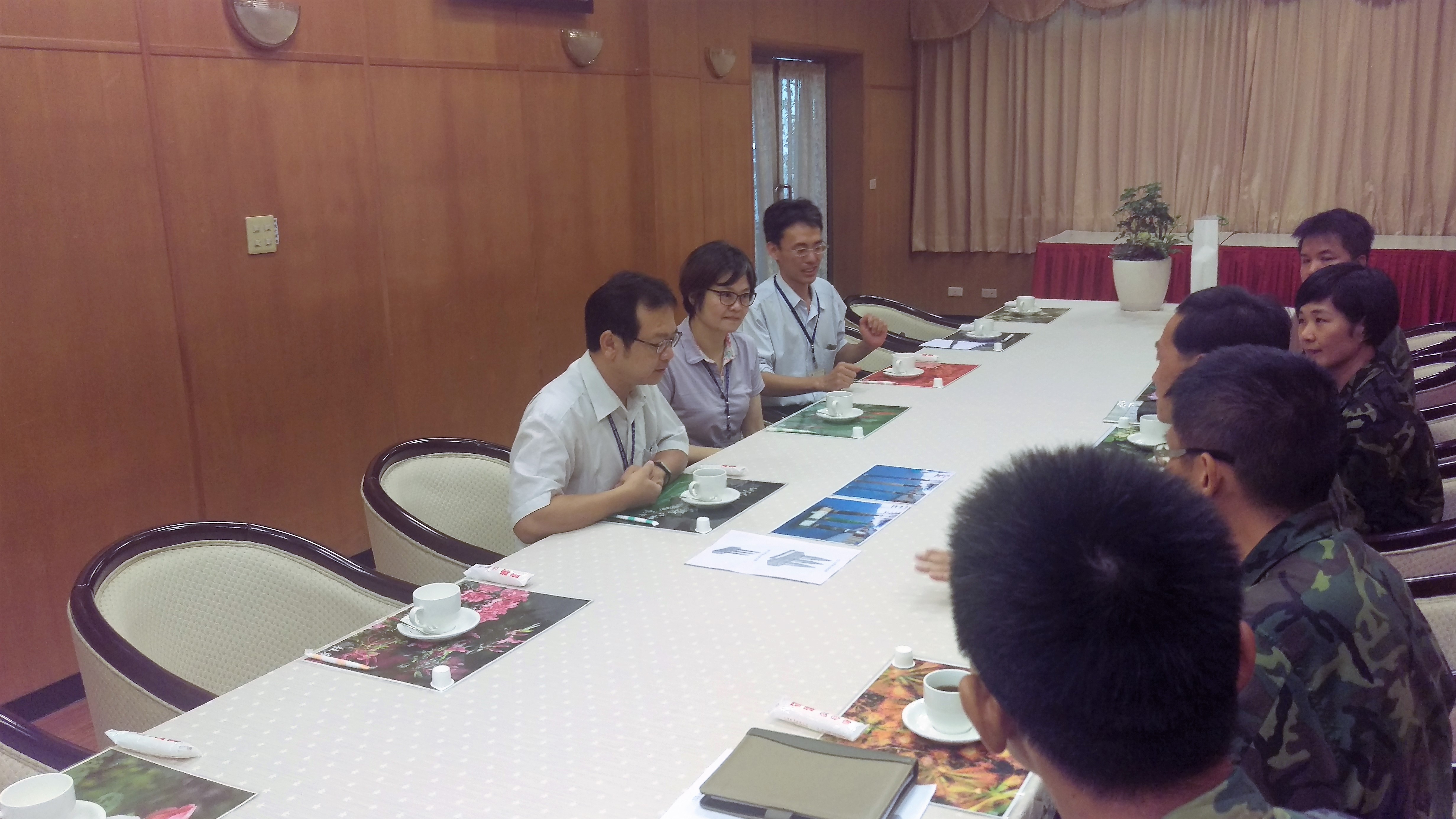 圖8、公園處處長率同仁至南港202兵工廠廠長洽談八二三紀念公園展示砲彈事宜。