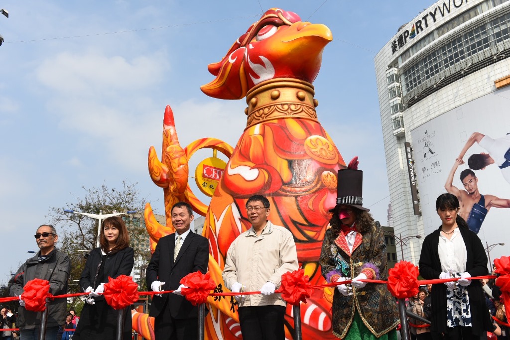 台北市長柯文哲（左4）出席日珥雞剪綵活動