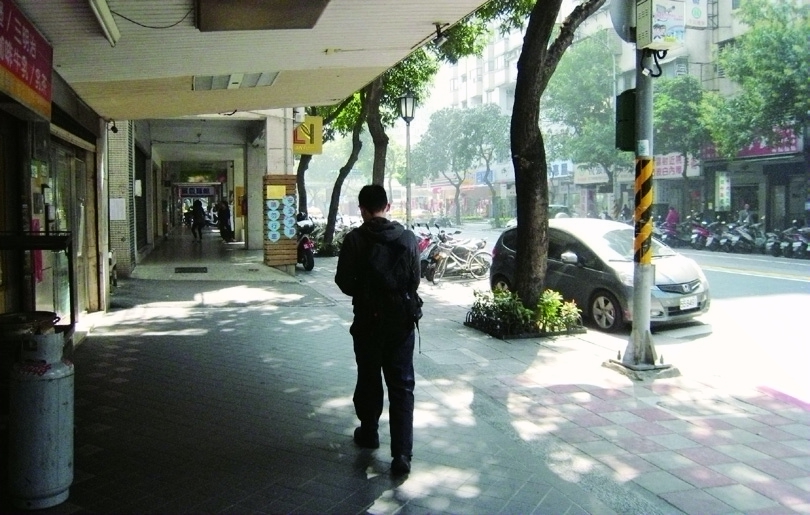 Exit No. 5 of MRT Dongmen Station AFTER straightening up of verandas