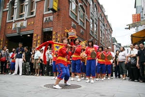 A group of performers present their traditional dances during the Taipei Xiahai City God Temple Cultural Festival. (Photo Courtesy of Taipei Xiahai City God Temple)