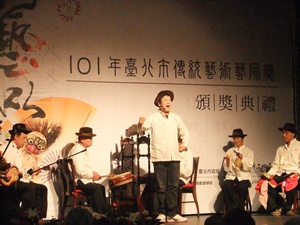 Kung Le Hsuan, a renowned traditional musical club in Taipei, performs to open the Taipei Master of Traditional Arts Awards ceremony held May 26 in Taipei. (Photo by Psyche Cho)