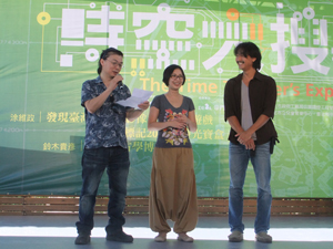 (From left to right) Artists Takahiko Suzuki, Yeh Yi-li, and Tu Wei-cheng share ideas of their works currently on exhibition at the Yuanshan Prehistoric Site and Taipei Children