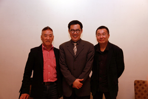 Chunquan Qu, newly appointed Chief Conductor of the Taipei Chinese Orchestra (TCO), left, Liu Wei-gong, Director of the Bureau of Cultural Affairs for Taipei City, center, and TCO General Director Chung Yiu-kwong pose for a group photo during the introduction of Qu on January 8, 2013, in Taipei.