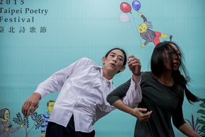 Titled Dancing with My Back towards You, one site-specific performance is choreographed by the up-and-coming choreographer Yu Yen-fang. (Photo courtesy of the Department of Cultural Affairs)