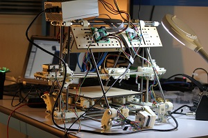 The first 3D printer “RepRap (Replicating Rapid Prototyper),” invented by British engineer Adrian Bowyer in 2004, is designed to print copies of itself. (Photo courtesy of Digital Art Center, Taipei)