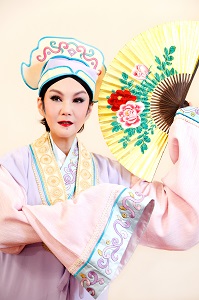 Taiwanese actress Hu Chin stars as Chu Ying-tai at The Butterfly Lovers Close Up concert on May 23 in the Taipei Zhongshan Hall. (Photo courtesy of Taipei Chinese Orchestra)