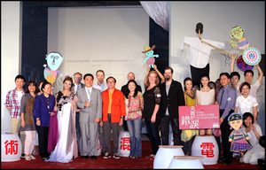 Taipei Department of Cultural Affairs Commissioner of Department of Hsieh Hsiao-yun, fourth left, Taipei Mayor Hau Lung-pin, seventh left, and artists and performers pose for a photo during the opening ceremony of 2011 Taipei Arts Festival July 28 in Taipei.(Photo by Teng Hui-en) 