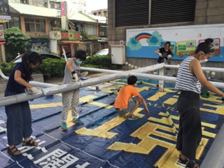 4. Members of the work team and volunteers paint poles with primer. (Photo courtesy of DOCA).