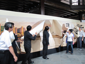 Taipei Deputy Mayor Allen Chiu (4th left) and Hsieh Hsiao-yun, Director of the Taipei Department of Cultural Affairs, (3rd right), attend the opening ceremony of a photo exhibition running through August 28 in the Bopiliao Historical Block in Taipei’s Wanhua District.