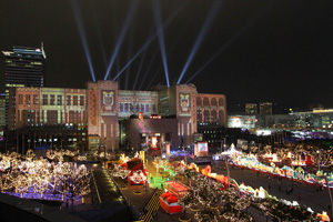 With high-tech projectors utilizing the exterior walls of Taipei City Hall as a screen, these works of the virtual artists is displayed in sequence every 30 minutes from 7pm to 11pm during the Lantern Festival
