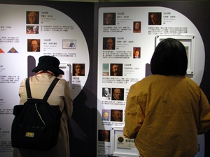 Two visitors view stamps collected by Zhuang Yong-ming. (Photo by Yali Chen / Taiwan News)