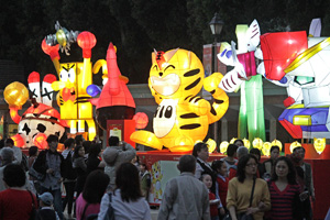 Since this is the Year of the Tiger in the Chinese calendar, the main themed giant lantern of the 2010 Festival is a Tiger